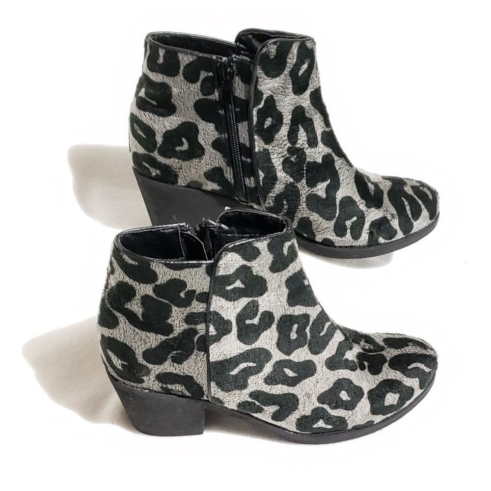 Dooballo Gray and Black Leopard Print Booties